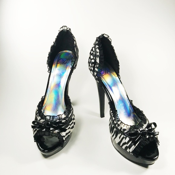 Shoes - BLACK AND WHITE HEELS